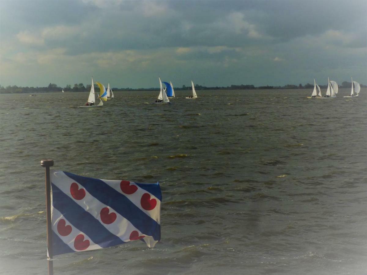 Vakantiehuisgalamadammen Met Ligplaats Boot Koudum Exterior foto