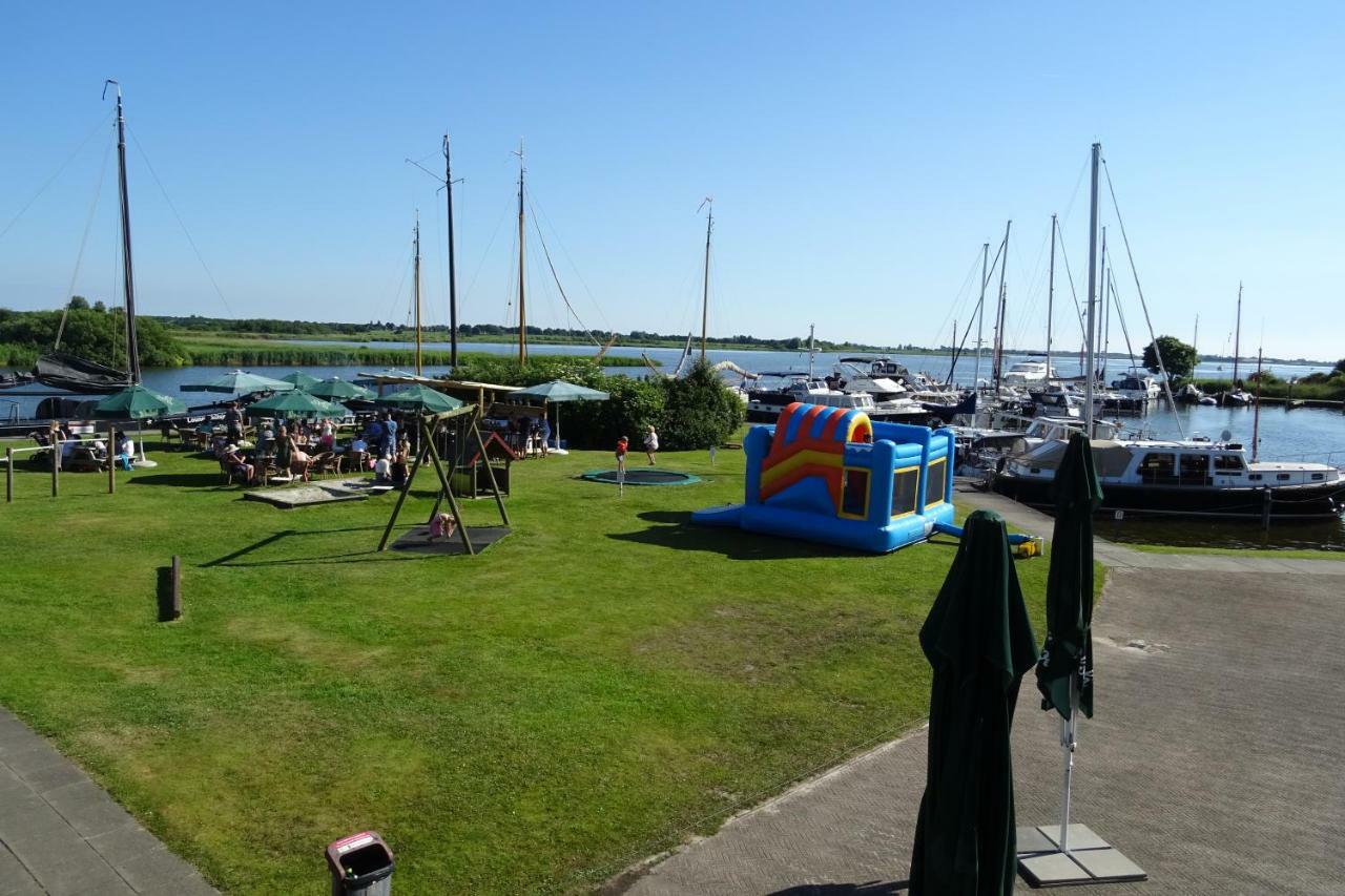 Vakantiehuisgalamadammen Met Ligplaats Boot Koudum Exterior foto