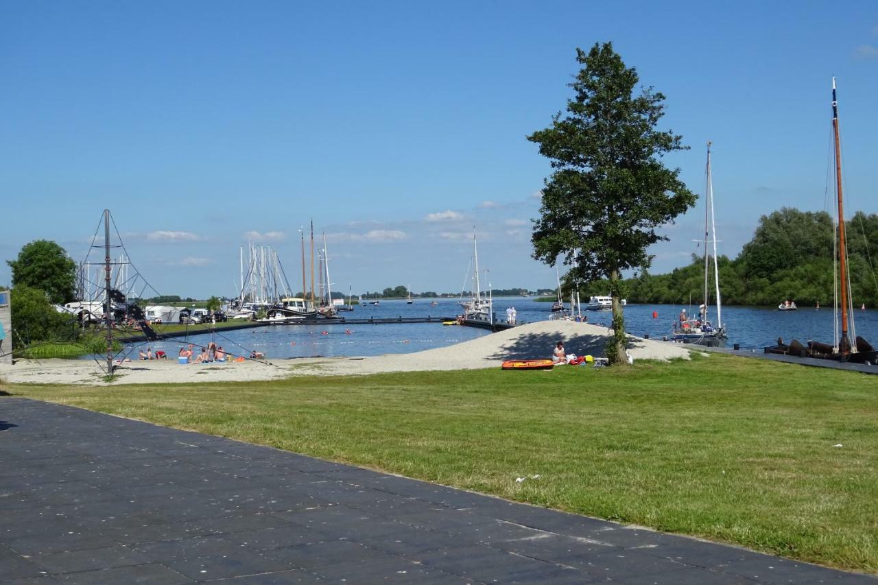 Vakantiehuisgalamadammen Met Ligplaats Boot Koudum Exterior foto